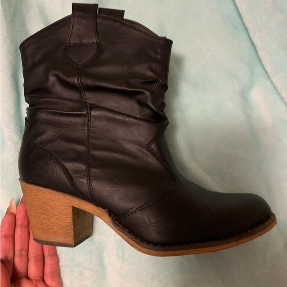 Black cowboy ankle boots🤠 - Picture 2 of 5